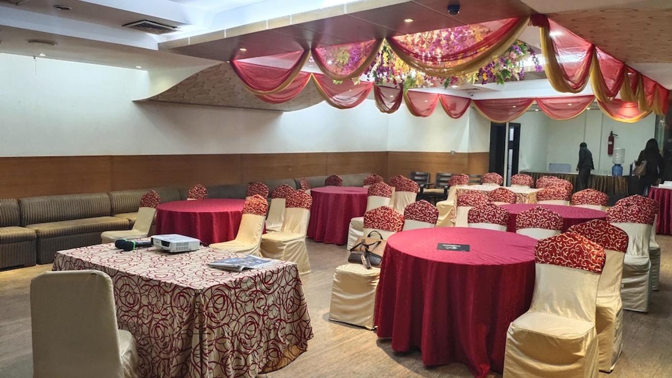 Hotel Anand Retreat Kaushambhi, Ghaziabad