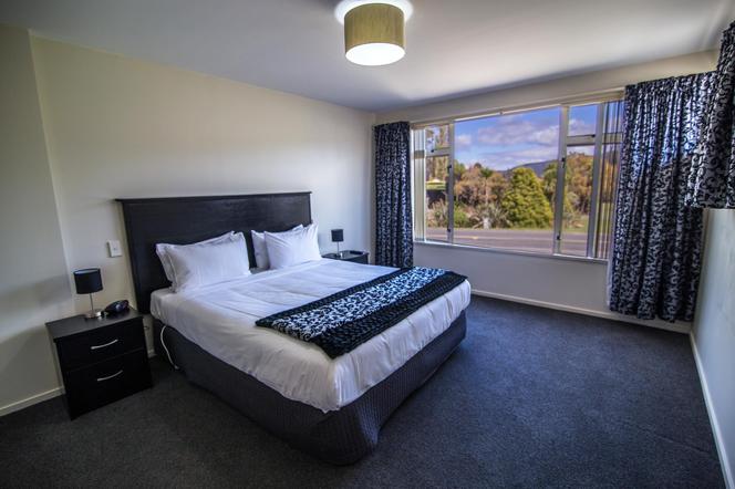 Te Anau Lakefront Bed and Breakfast