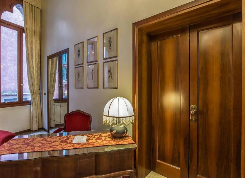 Comodidade do quarto Foto