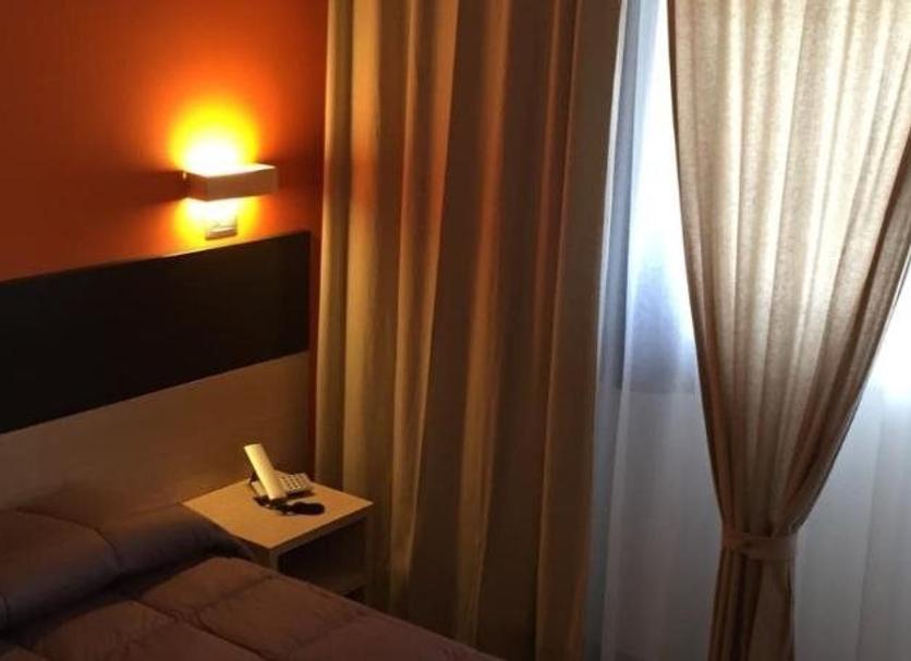 Comodidade do quarto Foto